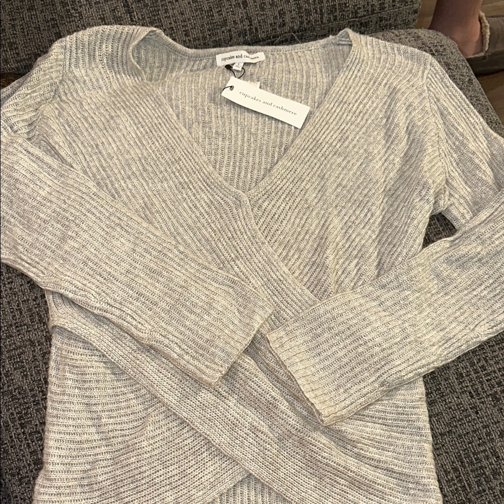 Cupcakes & Cashmere Gray V-Neck Ribbed Sweater